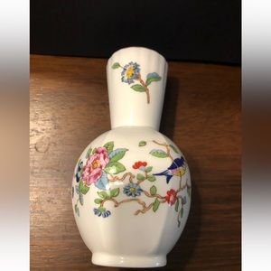 Aynsley Pembroke Small Vase Bone China Made in England approximately 5"